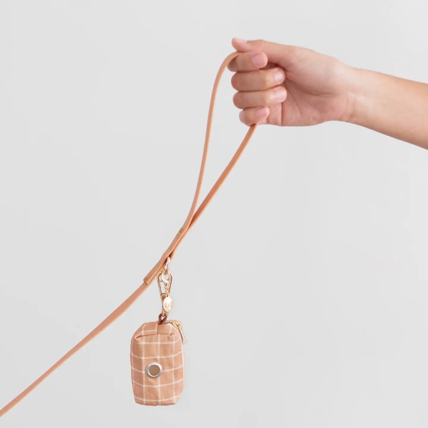 Distributeur de sacs à déjections orange