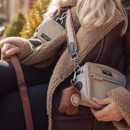 Distributeur de sacs à déjections brun