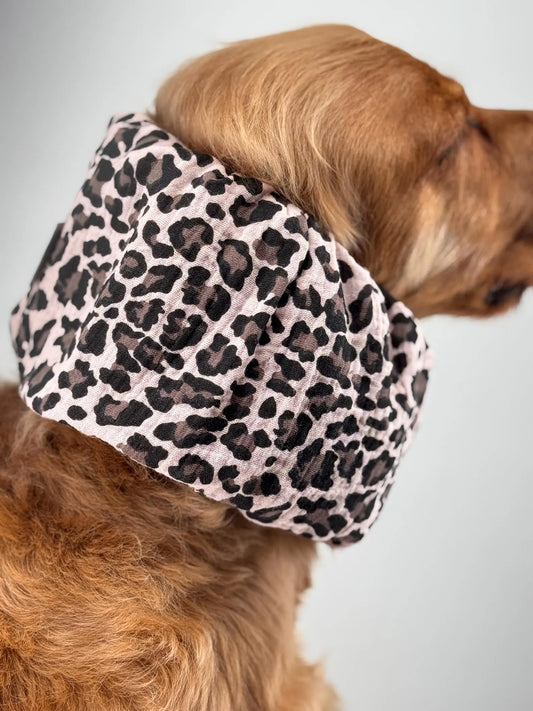 Snood léopard en gaz de coton